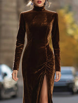 Robe de soirée en velours de luxe avec col montant et fente