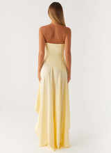 Vue de dos robe bustier longue femme jaune pâle fluide